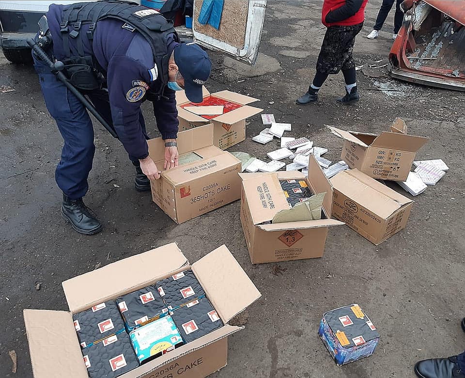 Peste 150 de kilograme de articole pirotehnice confiscate de jandarmii bârlădeni