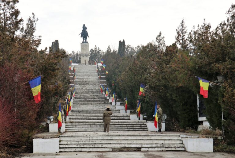 Ansamblul Monumental „Statuia ecvestră a domnitorului Ștefan cel Mare”, situat în satul Bacaoani, județul Vaslui