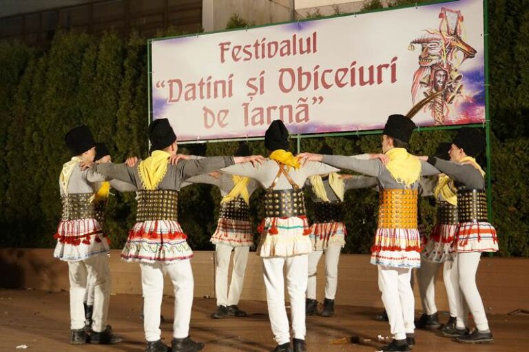 Festivalul „Datini și obiceiuri de iarnă”