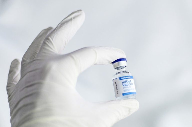 Studenții vaccinați nu vor fi evacuați din cămin în cazul izbucnirii unui focar