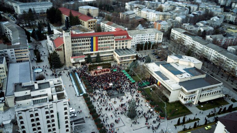 Tradiția este păstrată cu sfințenie de Festivalul de Datini și Obiceiuri de Iarnă de la Vaslui