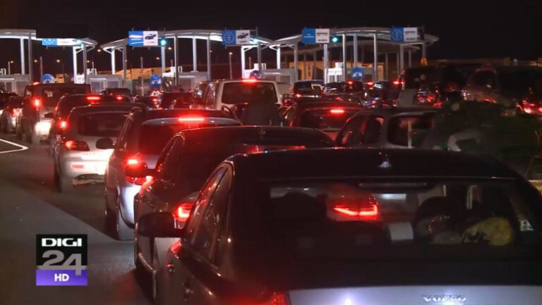 [VIDEO] Cozi de 6 ore la vamă, claxoane și nervi întinși la maximum. 120.000 de cetățeni au intrat în țară în ultimele 24 de ore