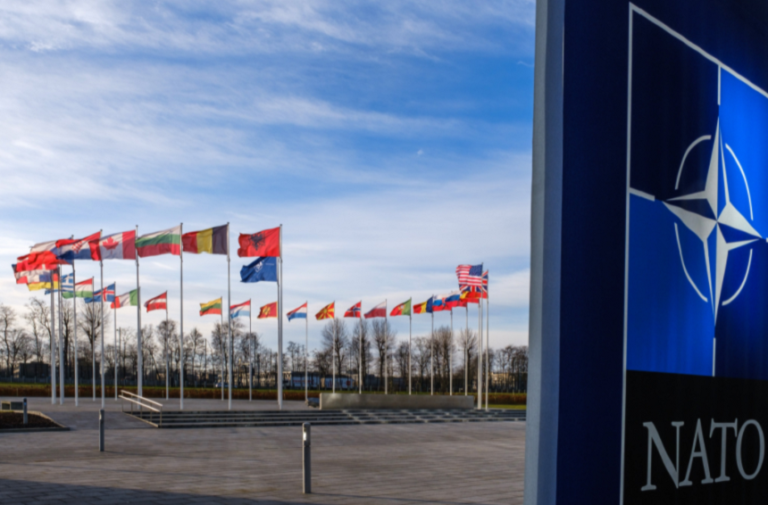 UPDATE – Rusia vrea ca forţele NATO să părăsească România şi Bulgaria, afirmă Ministerul rus de Externe / MAE român consideră inadmisibilă solicitarea / Preşedintele Iohannis convoacă CSAT miercuri