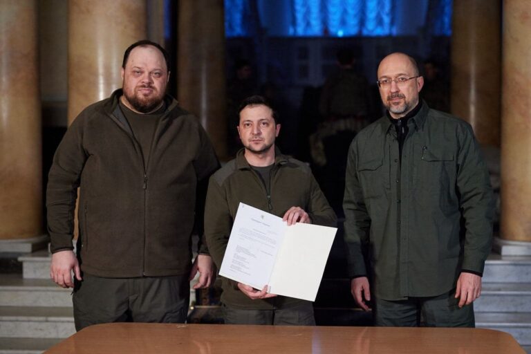 Președintele Zelenski a semnat pentru aderarea Ucrainei la Uniunea Europeană
