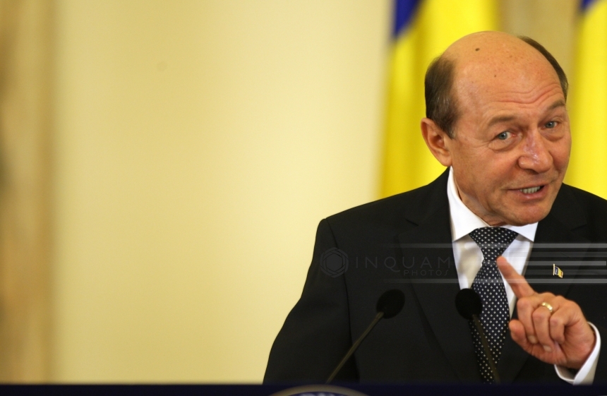 Băsescu afirmă că se poate „aştepta la orice” în dosarul în care este inculpată fiica sa Ioana: Toată lumea voia un denunţ la adresa lui Băsescu, a fost o modă în DNA
