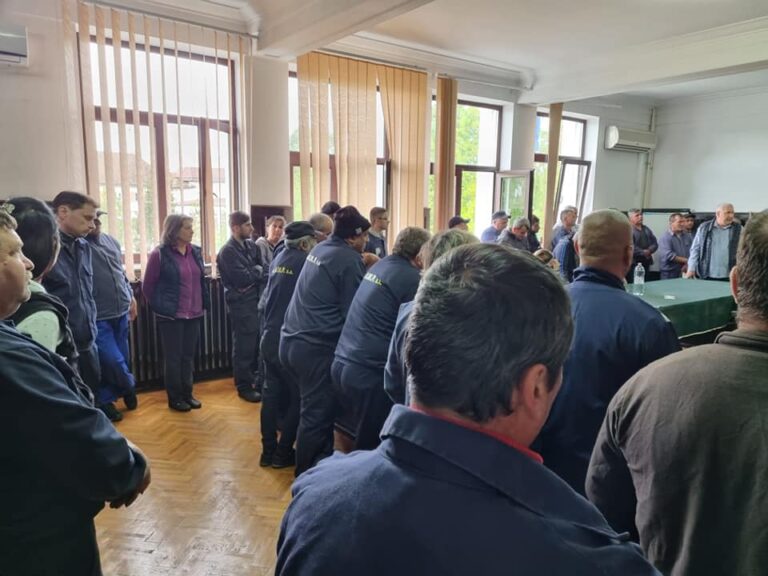 Mai mulți angajați ai Uzinei Mecanică Plopeni au declanșat astăzi o grevă spontană. Mesajul ministrului economiei