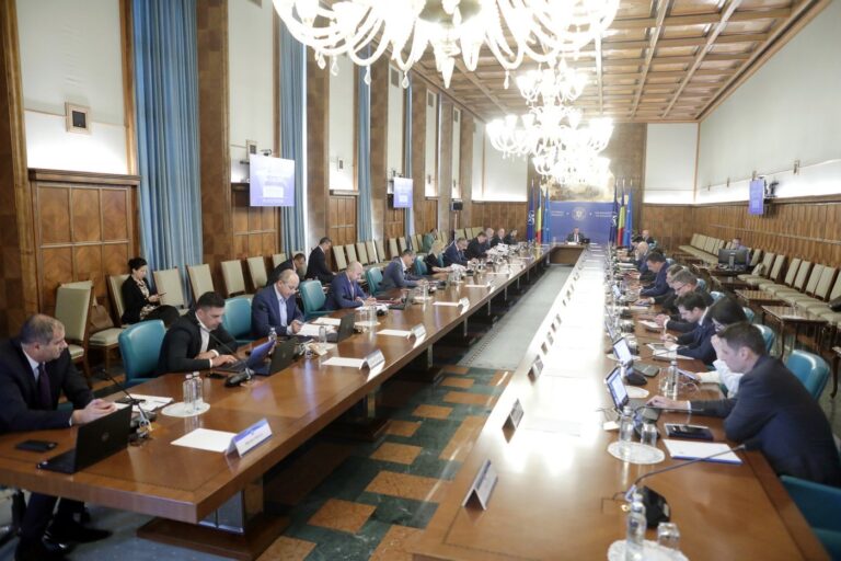 România trebuie să gestioneze de 3 ori mai multe fonduri europene cu doar 30% mai mult personal