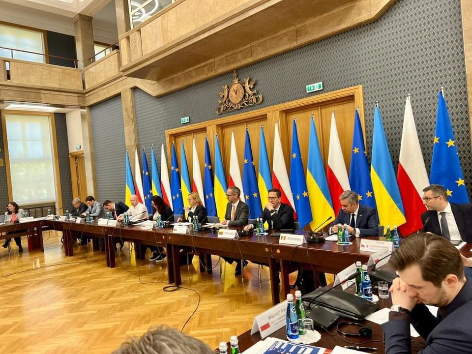 Secretarul de stat George Niculescu a participat astăzi la Forumul Energetic de la Varșovia, dedicat securității energetice a Ucrainei