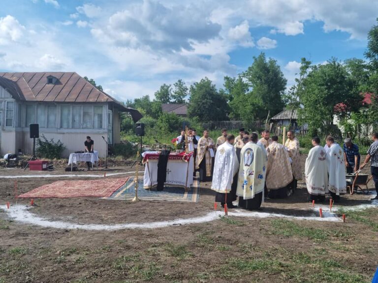 Locanicii din Dănești vor avea o biserică nouă
