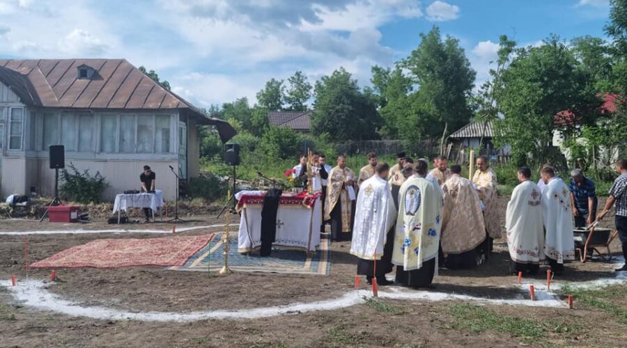 Locanicii din Dănești vor avea o biserică nouă