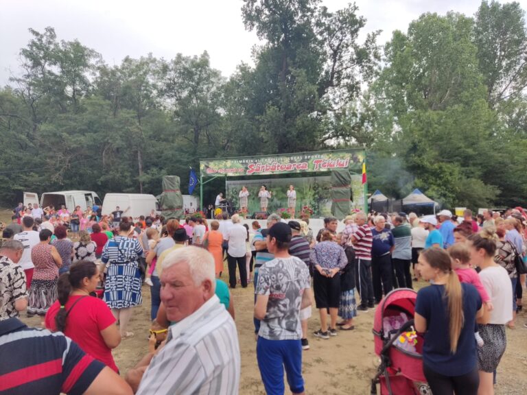 Sărbătoarea Teiului la Bursuci, comuna Epureni