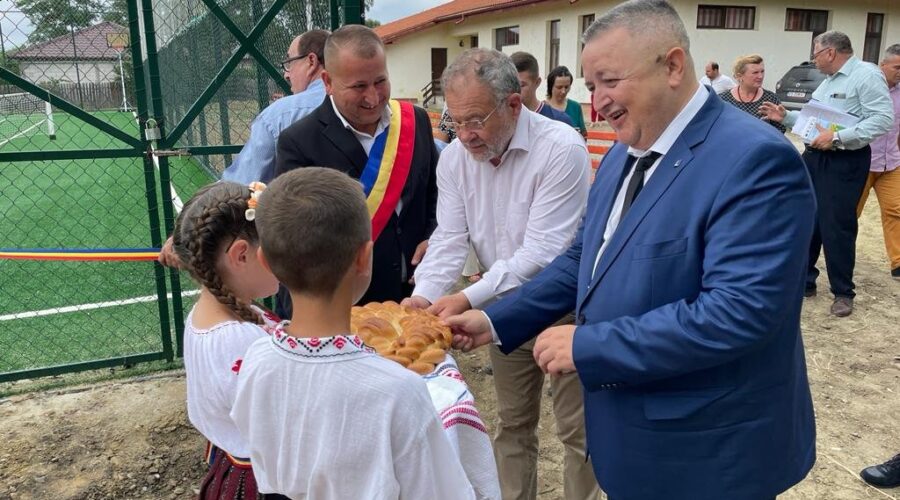 Teren de sport multifuncțional inaugurat la Puiești