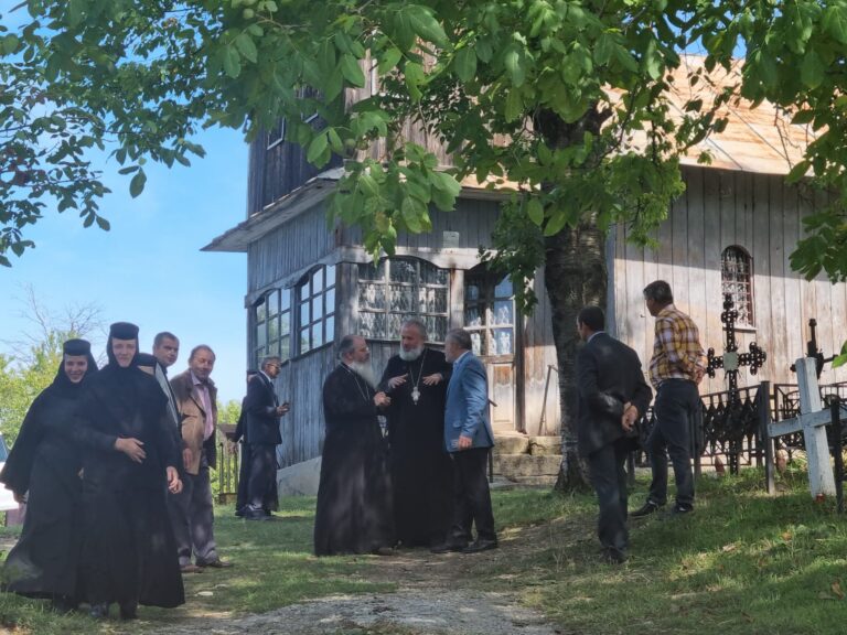 Înălțarea Sfintei Cruci a fost sărbătorită la Popești, comuna Miclești