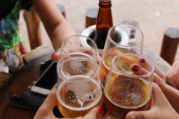 Sfaturi pentru a consuma bauturi alcoolice fara a-ti compromite sanatatea si siguranta