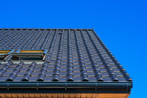 6 lucruri care te ajută să previi ruginirea acoperișului din țiglă metalică – de încercat în București și oriunde în țară
