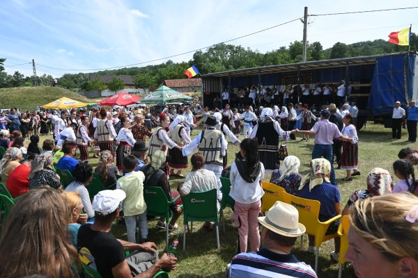 Muzică și tradiții la Sărbătoarea Câmpenească de la Șerbotești