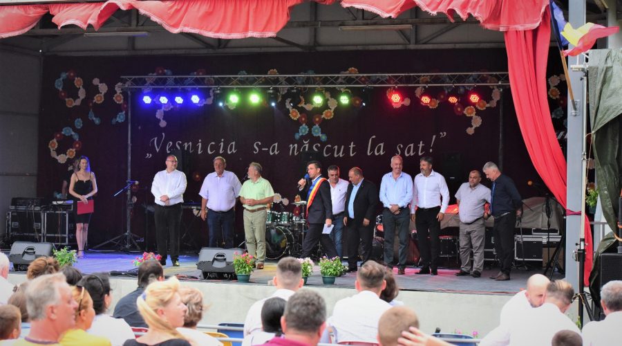 Sute de persoane au participat la Festivalul comunei Hoceni