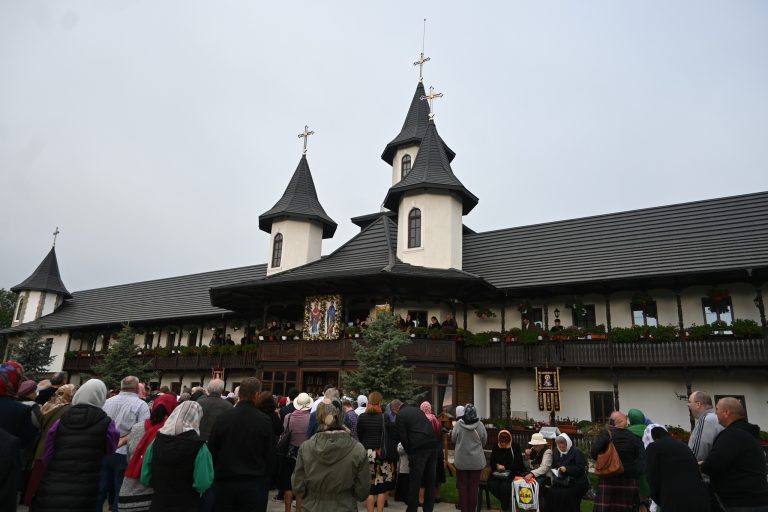 A fost sfințit paraclisul de vară al Mănăstirii Mălinești