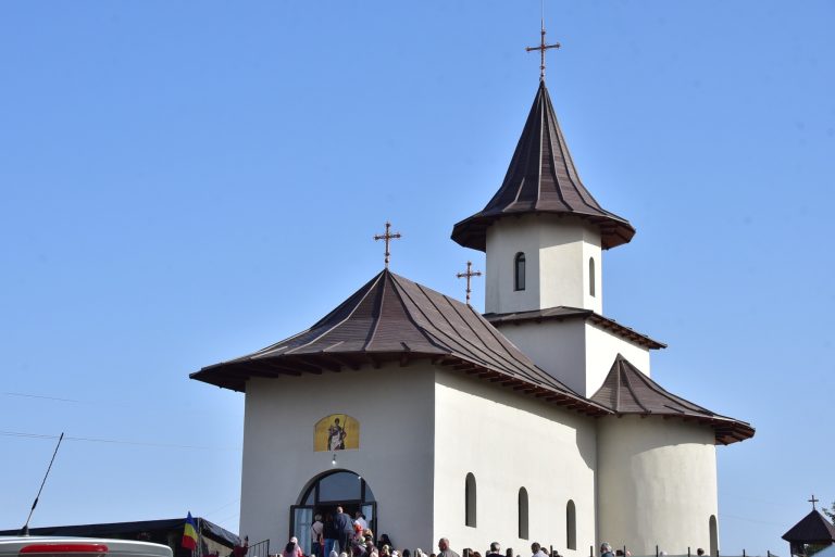 Sfințirea Bisericii cu hramul „Sfântul Mare Mucenic Dumitrie, Izvorâtorul de mir” din Satu Nou, comuna Solești