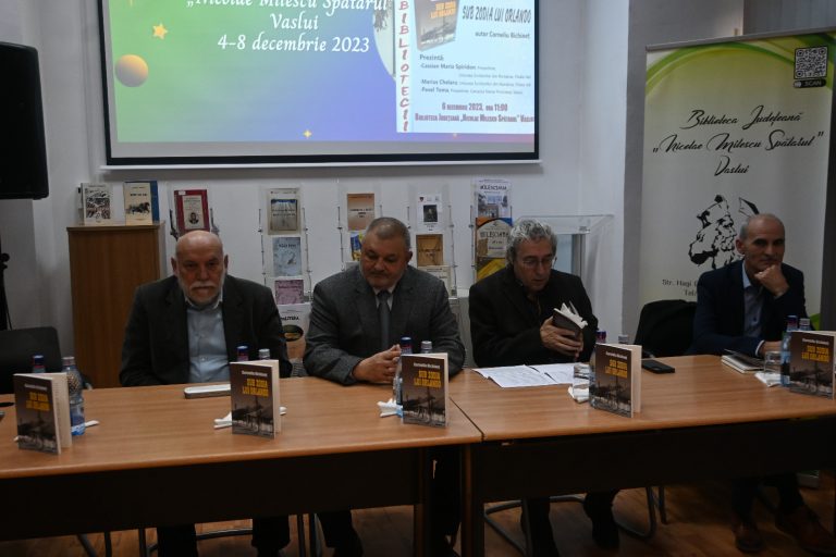Corneliu Bichineț a lansat cartea „Sub zodia lui Orlando”