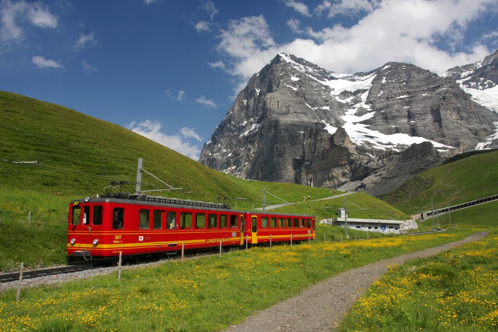 Cum te poate ajuta trenul sa calatoresti mai usor