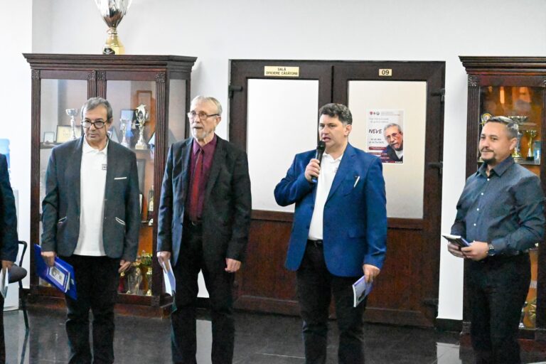 Jumătate de veac dedicat graficii satirice – Nicolae Viziteu își încântă publicul cu 62 de lucrări