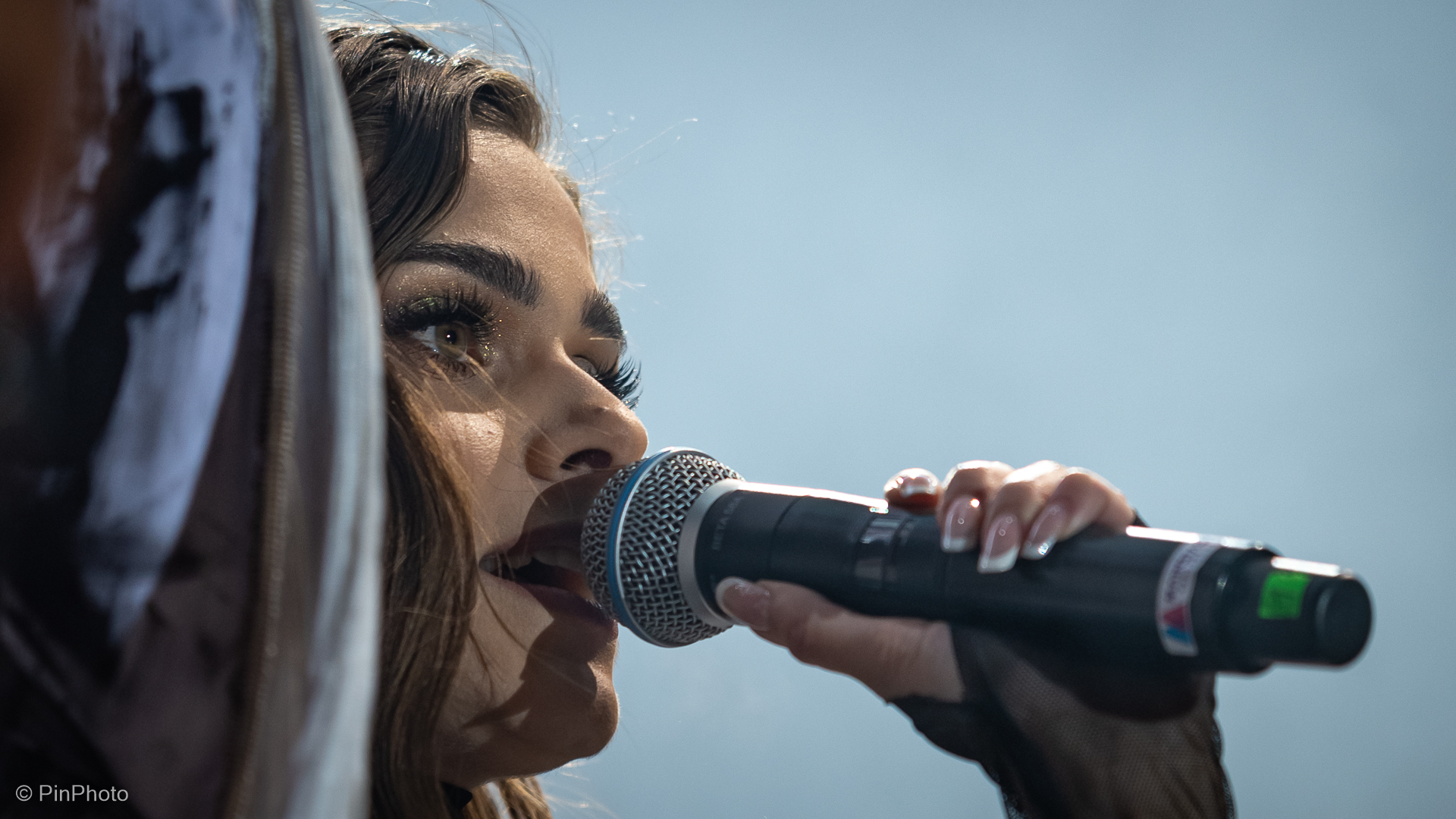 concert cu Theo Rose în Centrul Civic