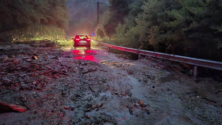 Viitură puternică și trafic blocat pe Transfăgărășan