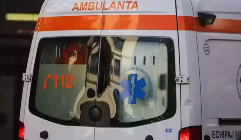 Ambulanțier înjunghiat cu un cuțit de vânătoare de un pacient agresiv
