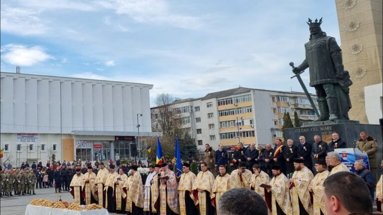 Vasluiul sărbătorește Ziua Națională: ceremonii militare, retragere cu torțe și aprinderea iluminatului festiv pe 1 Decembrie