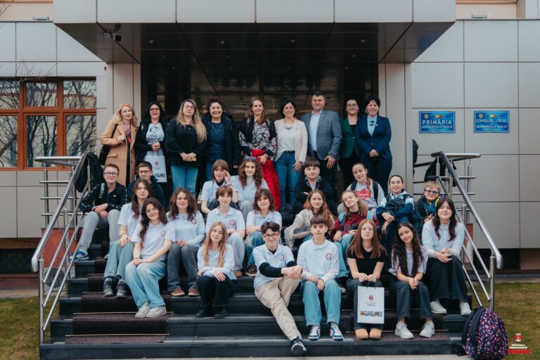 Delegație din Italia, în vizită la Primăria Vaslui, în cadrul unui parteneriat educațional cu Școala „Dimitrie Cantemir”