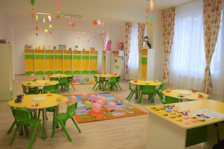 Calendarul de înscriere la creșă și grădiniță pentru anul școlar 2026–2027 a fost stabilit. Precizări importante pentru părinți