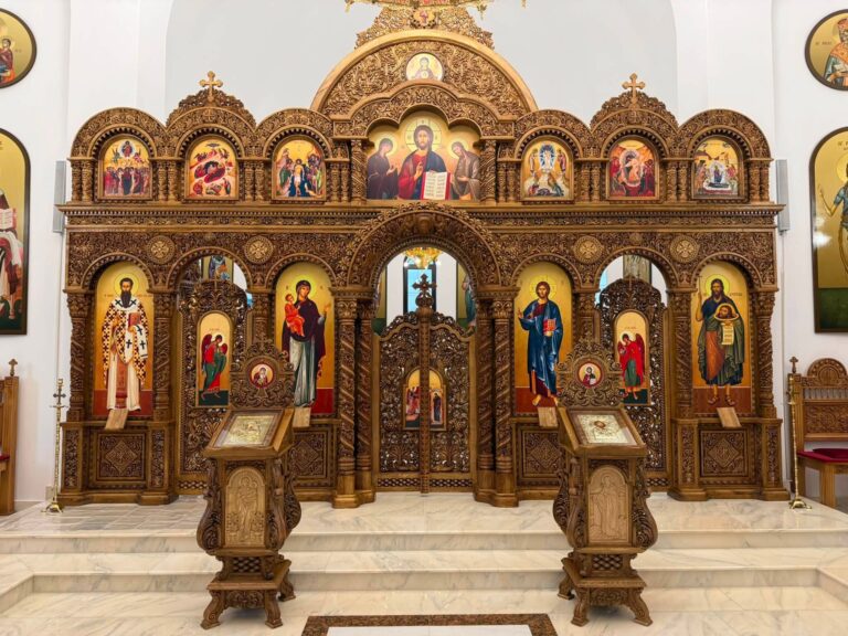O nouă catapeteasmă pentru biserica din Parohia Gura Bustei – Viișoara. Lucrarea a fost realizată cu sprijinul autorităților locale și al credincioșilor